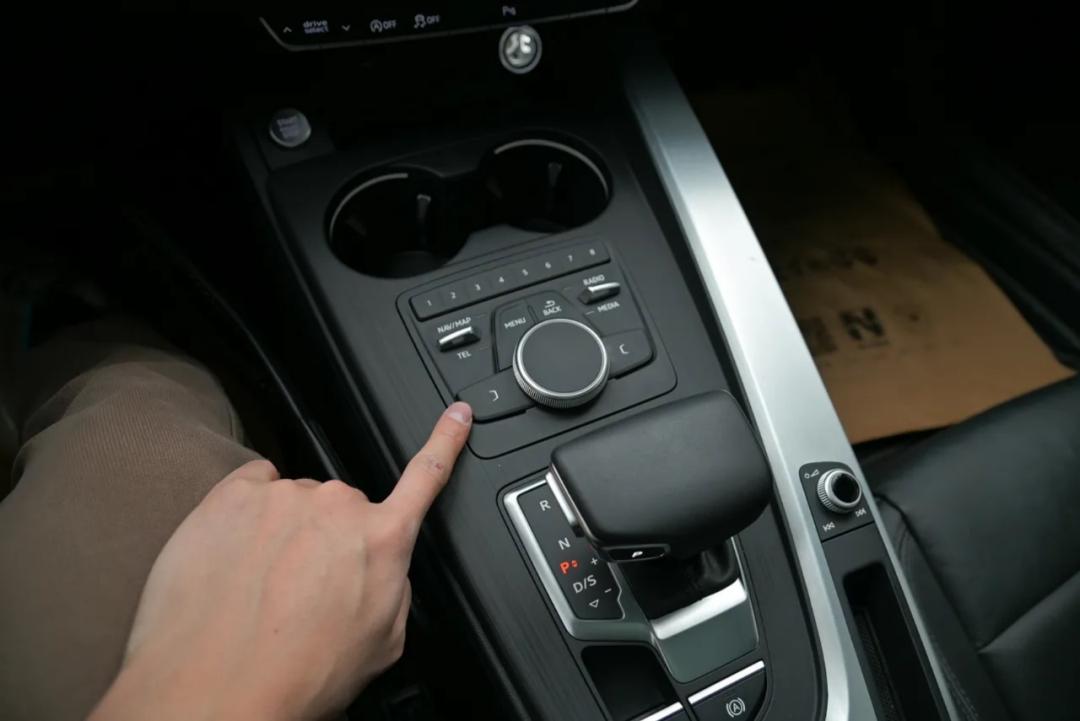 奥迪a4l 3.2 fsi quattro 旗舰型 (2019奥迪a4l quattro二手价格)