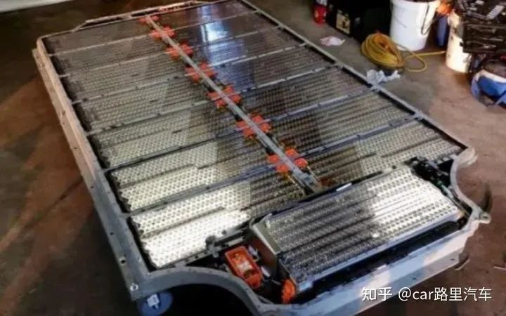 磷酸铁锂电池主要构成和成本,新能源汽车电池成本构成