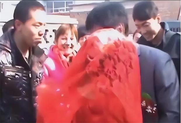 新郎去世一个月后伴郎被判刑,新郎死亡三名伴郎判刑