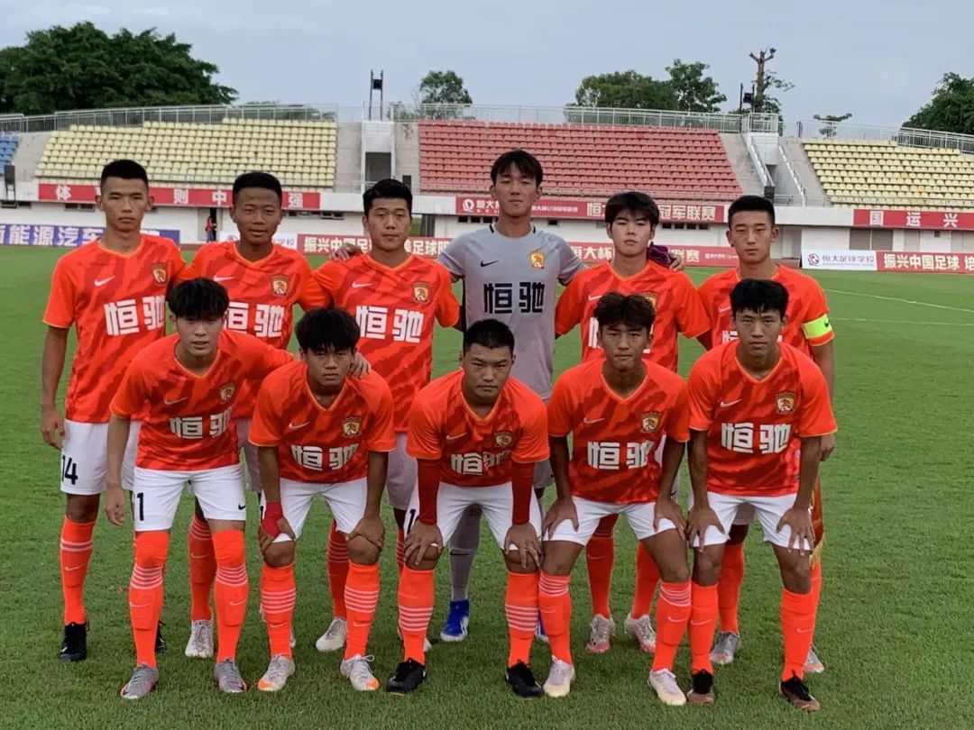 足球少年逐梦百年,足球少年征战绿茵