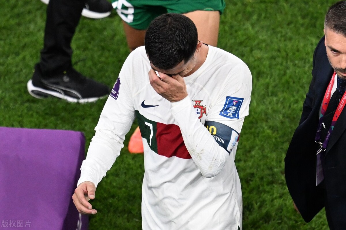 c罗发文告别世界杯姆巴佩,c罗发文悼念马拉多纳被指责