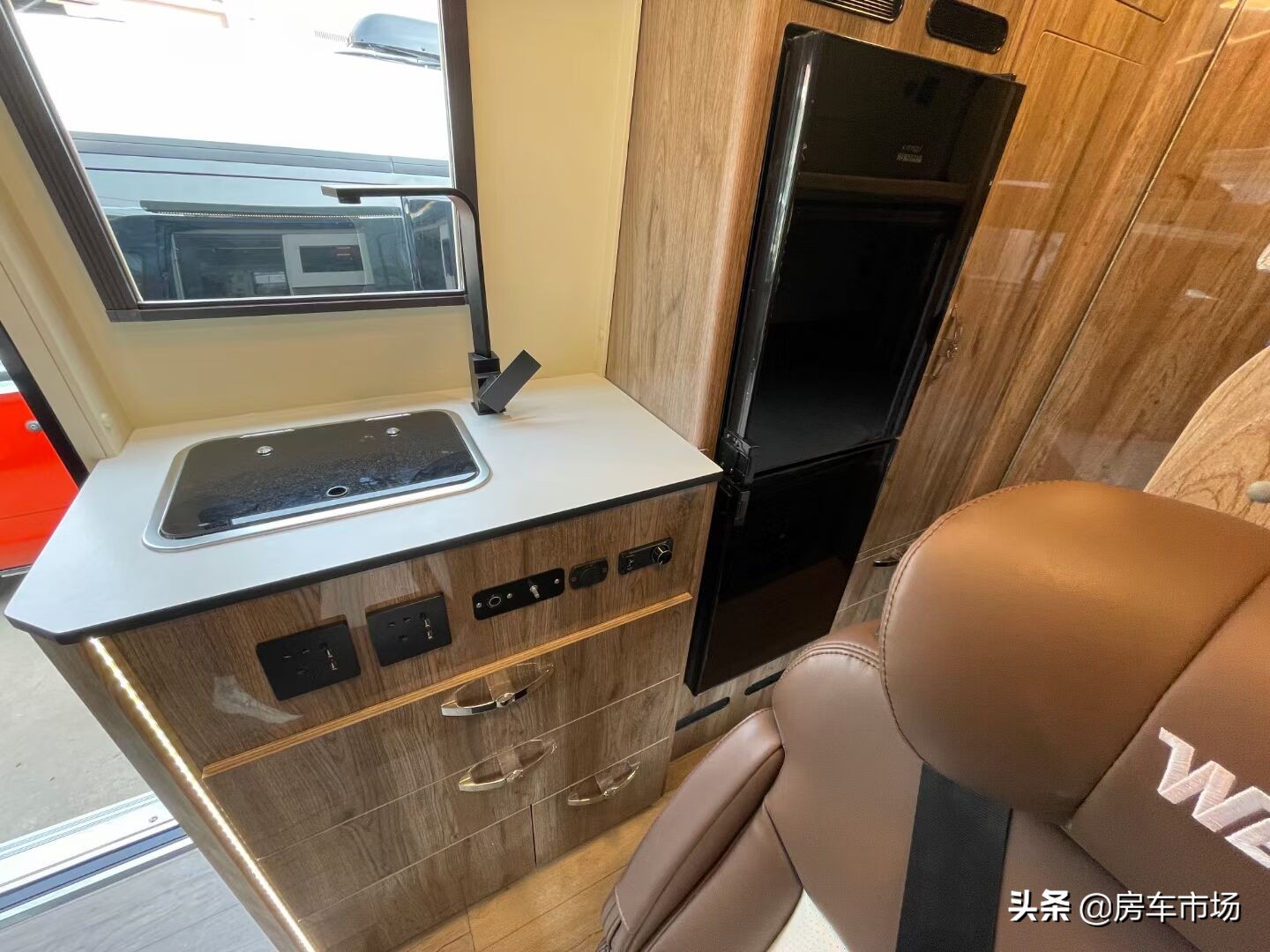 双层依维柯房车c型3.0t柴油,依维柯房车进藏