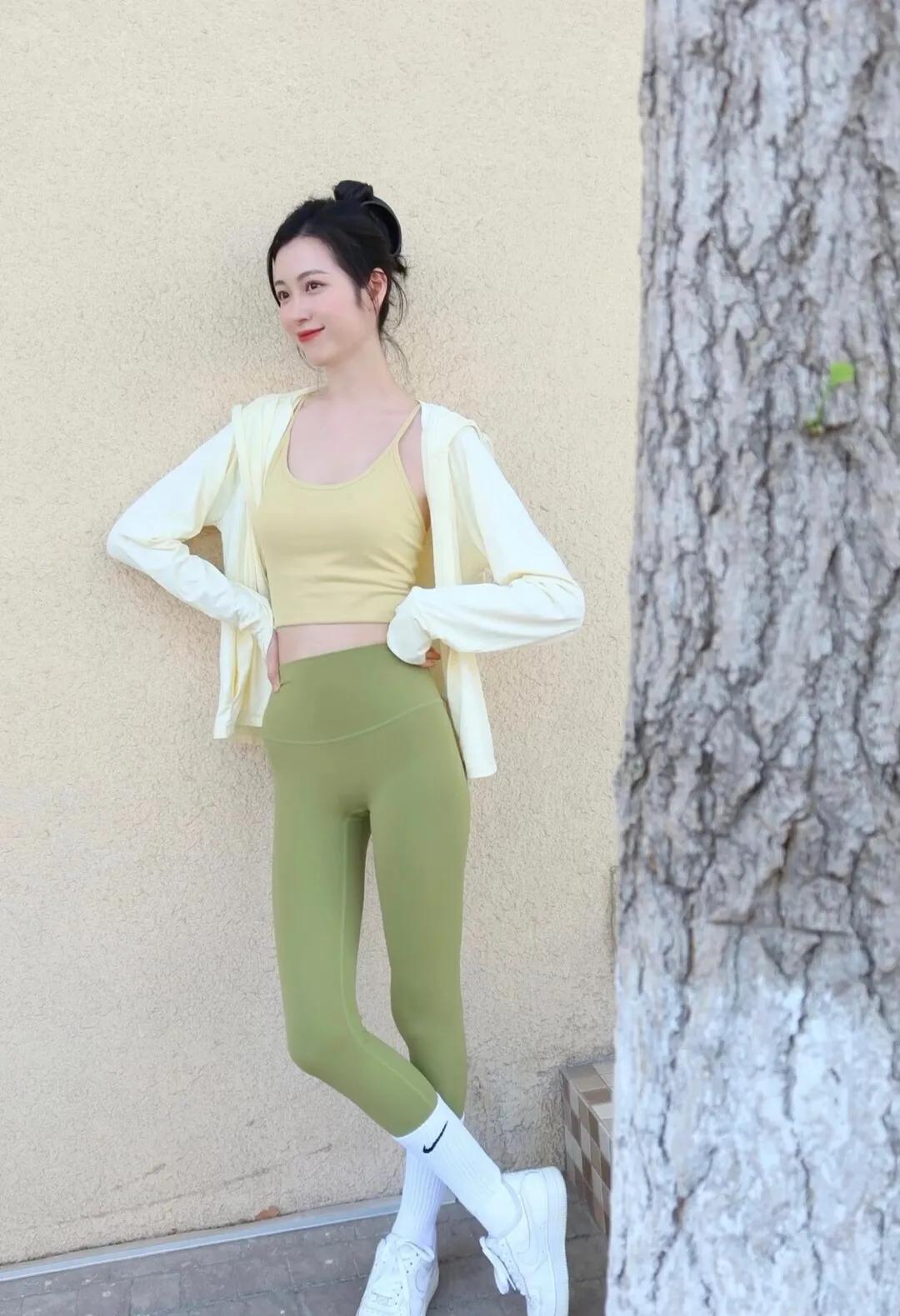 瑜伽服美女跳舞直播,瑜伽服美女最火视频