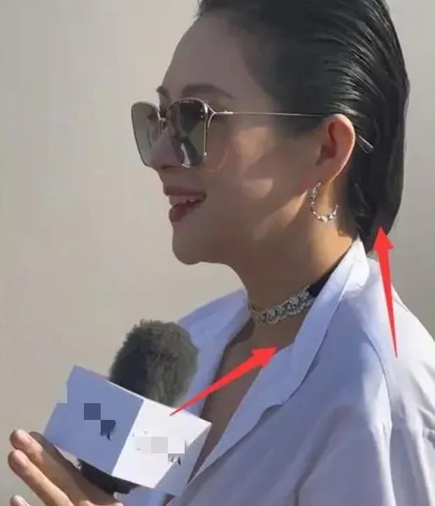 巴黎时装周众星翻车，黄圣依女仆装老态纵横，章子怡奶奶装认不出