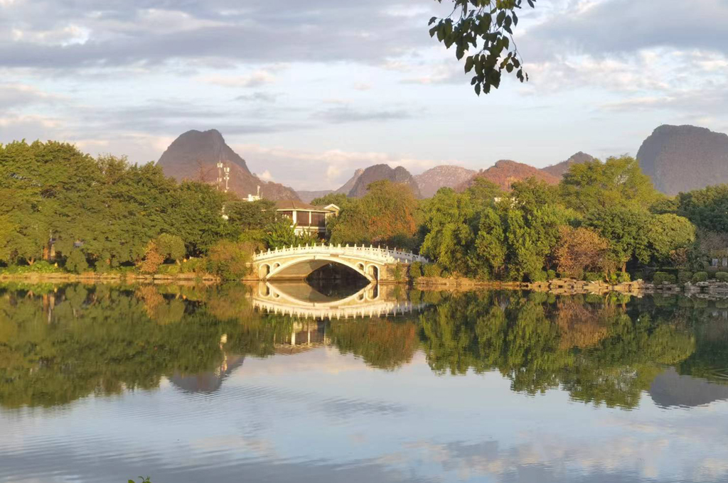 桂林山水甲天下住两江四湖,桂林山水甲天下两江四湖