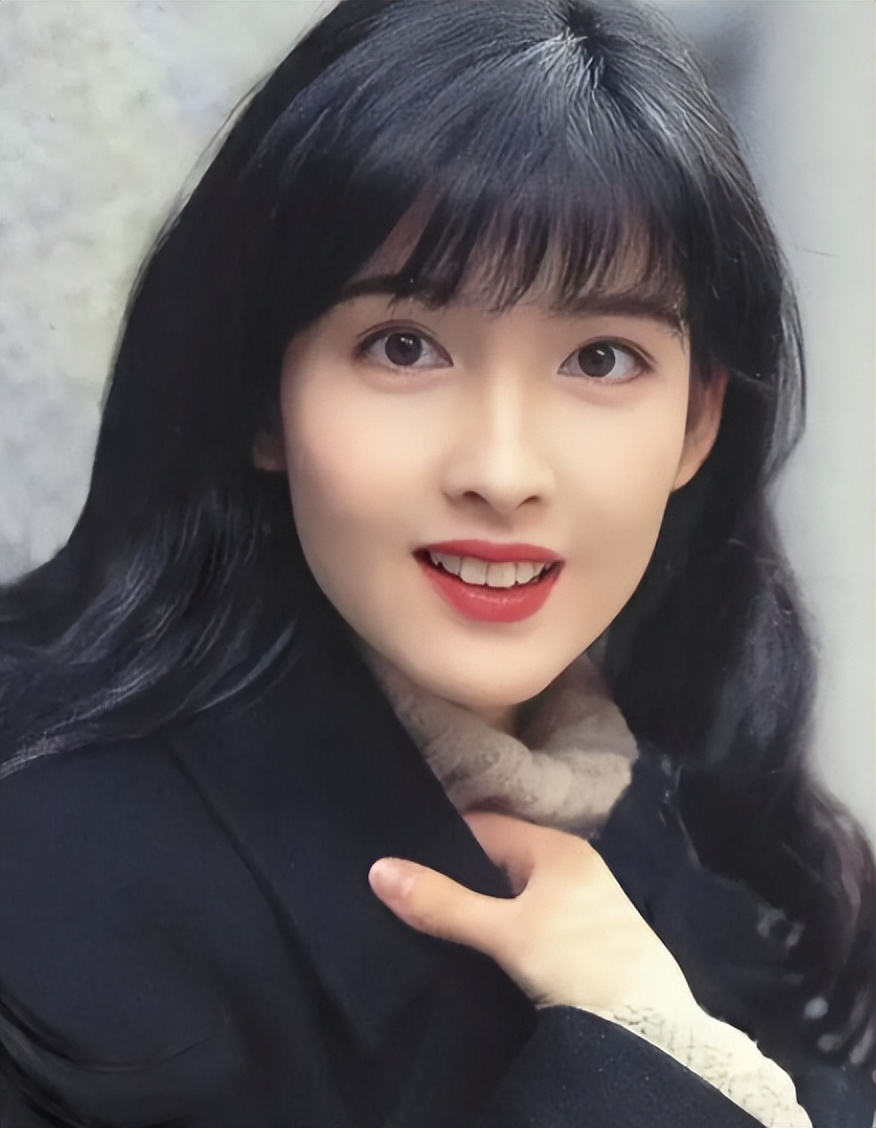 娱乐圈女星龅牙露一颗牙,娱乐圈的假牙女星