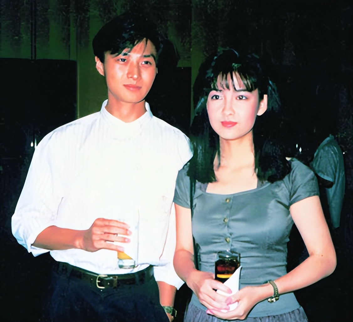 狂揽*钟金**奖、歌坛天后、美艳亲王，她们貌美有才却被伴侣无情伤害