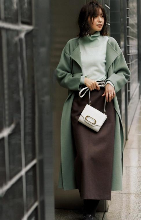 女生这样穿长款大衣显高又时髦,大衣这样穿简单又时尚尽显女人味