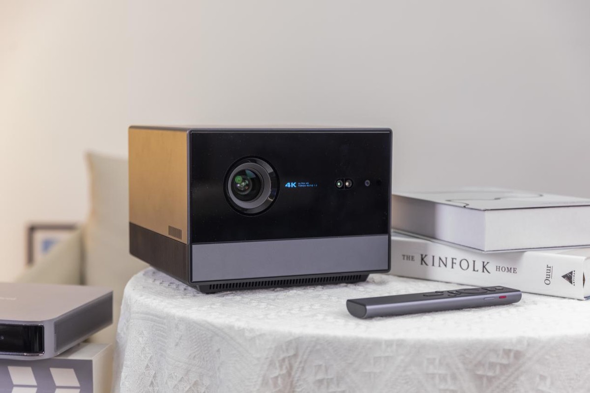 家用投影仪性价比高的品牌有哪些,高端家用投影仪哪个品牌比较好