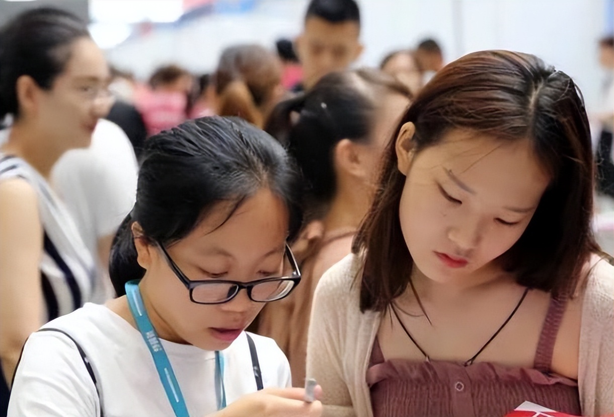 大学不建议报考的文科专业,大学不推荐学的八个专业