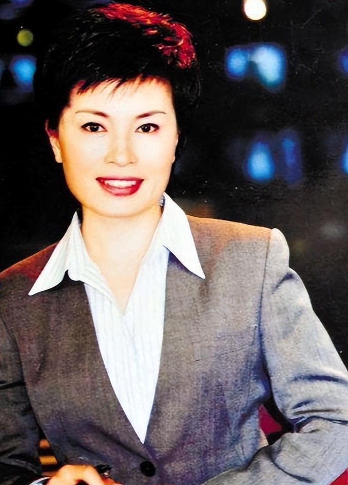 央视主持人李瑞英现在怎么样,央视新闻主播李瑞英个人简历