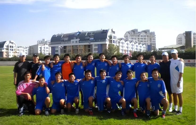 富二代崔凯瑞，娶崇拜毛主席的乌克兰美女，今带丈人一家定居中国