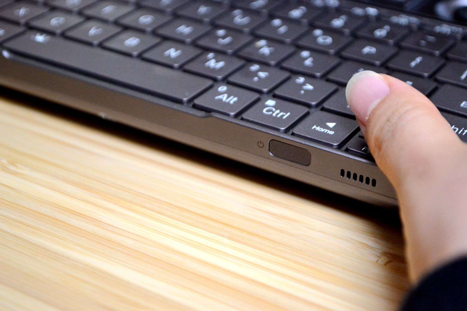 没有独显也能玩3A大作！AMD6800u加持的GPDWINMax2掌机到底有多强