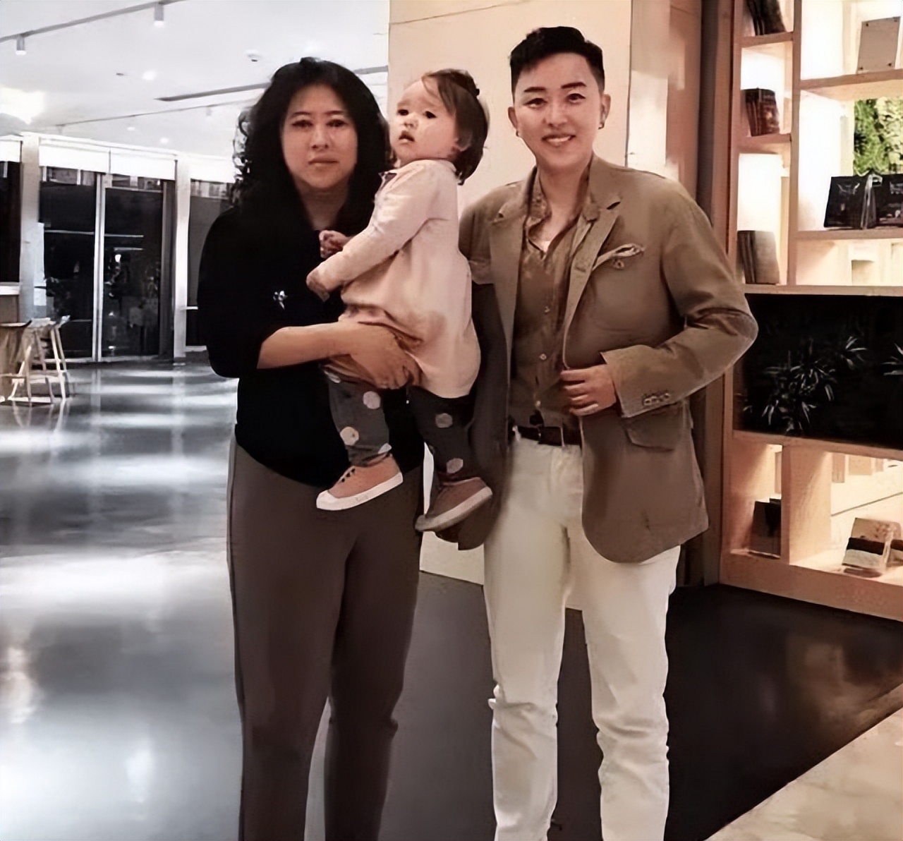 东北女生花50万试管婴儿,女子花50万生混血孩子