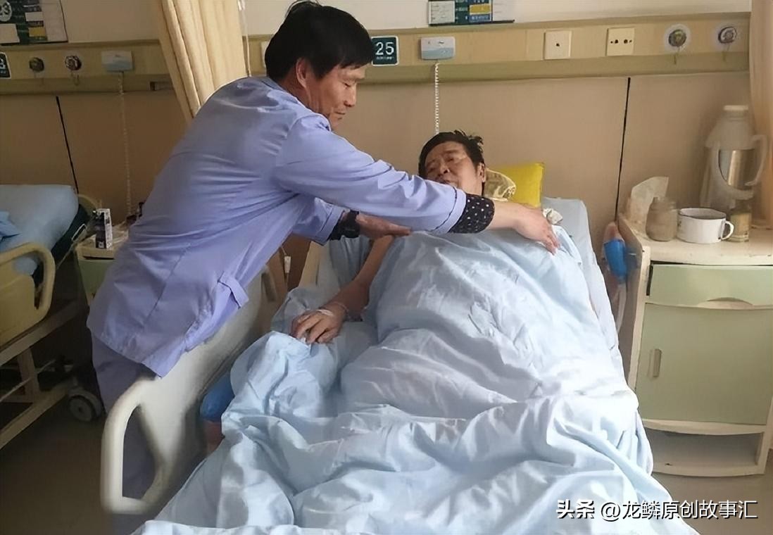 80岁老母瘫痪在床儿子要出去工作,老人瘫痪在床母亲以泪洗面