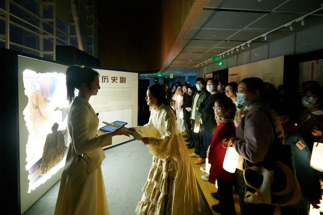 提灯夜游拍照姿势,提灯夜游天街