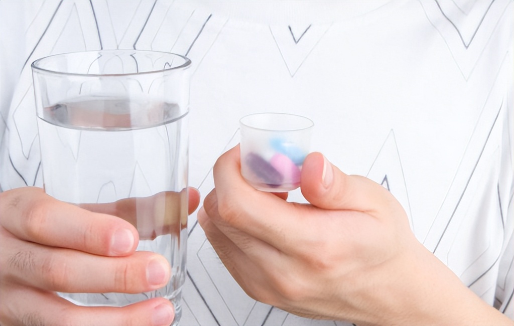 为什么外阴有一根白毛,女的外阴有好多白毛怎么治疗