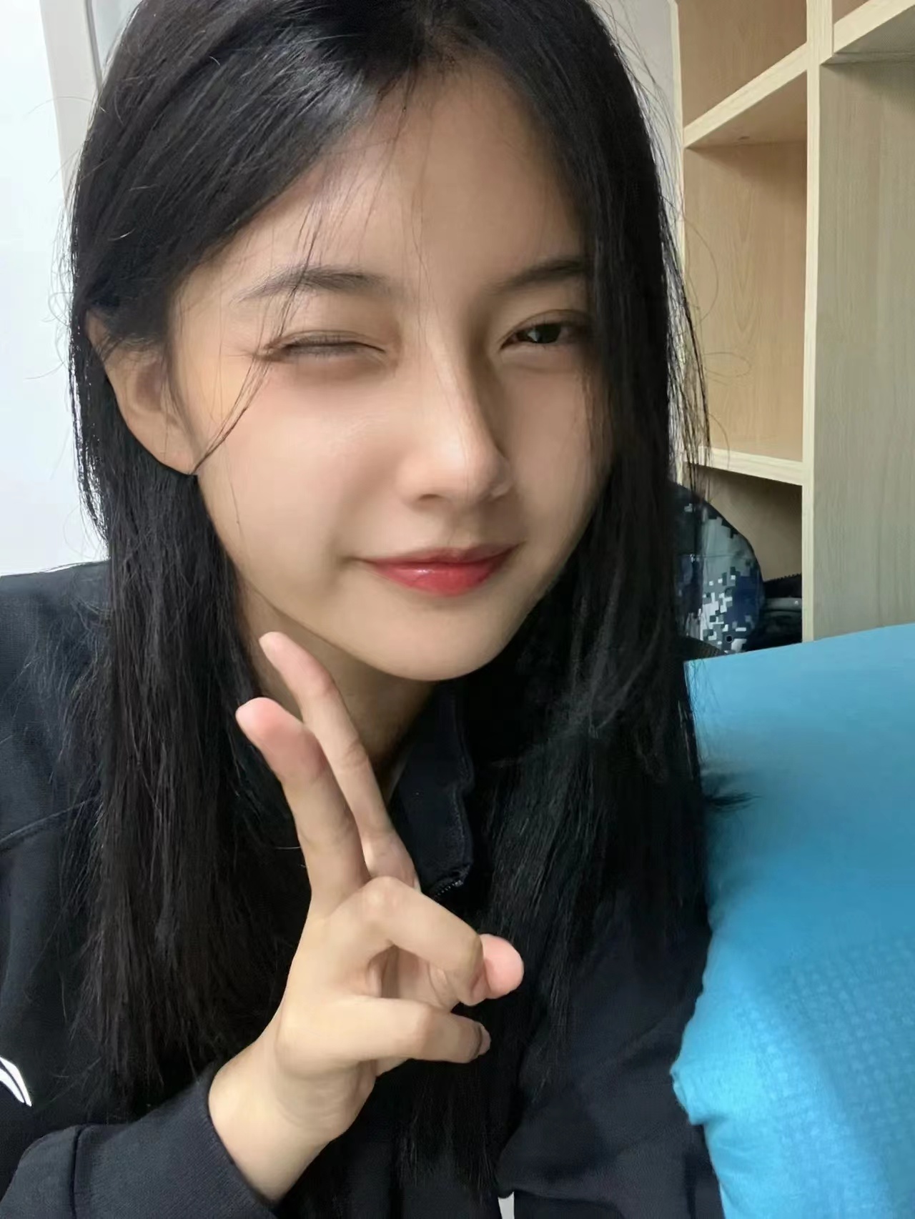 女同事过生日送什么礼物好（普通女性朋友生日礼物送什么高档）