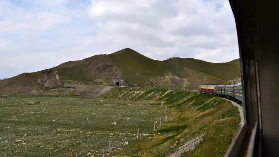 为什么*疆新**女子很少嫁到内地，本地姑娘说了大实话，确实很尴尬！
