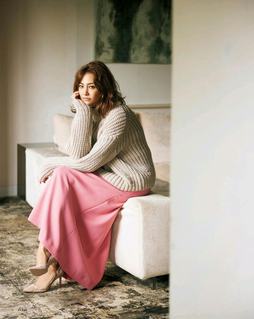 40岁女人黑白灰的穿衣搭配技巧,40岁女人穿高级灰还是黑色好看