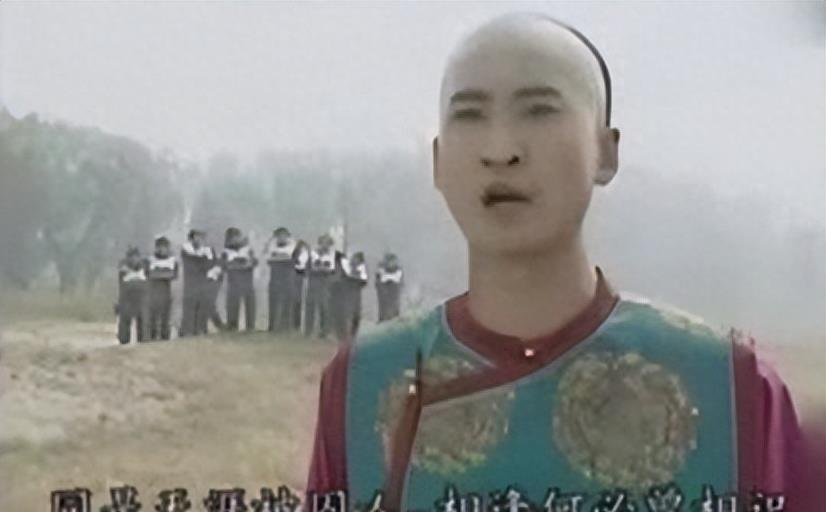 牛角胸罩，诱惑式舔刀尖，这些颠覆三观的镜头，看完让人一言难尽