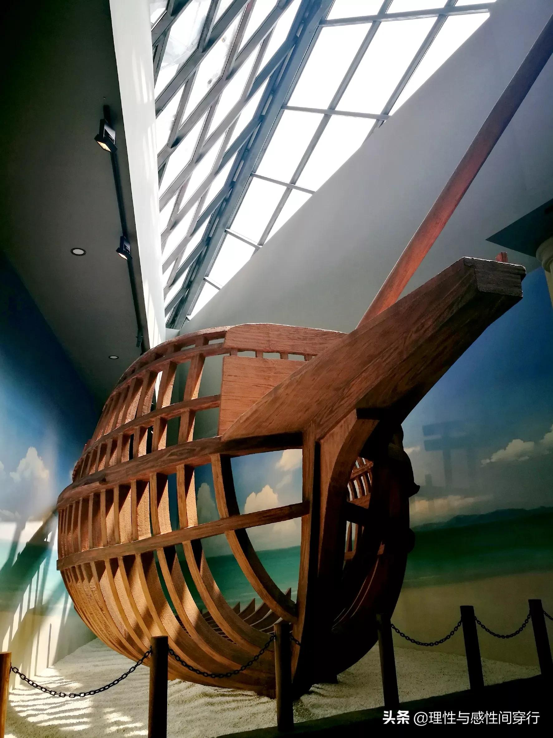 隔海相望，我在这头，静守似水流年，你在那头，淡看烟火人间