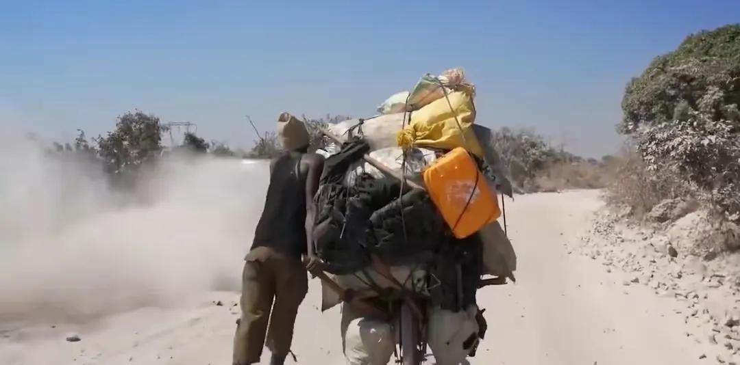 绝望的非洲生活：老鼠当主食，月收入不足50元还要养活三个娃