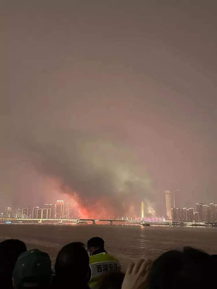 亚运会烟花秀取消了吗,杭州亚运会开幕式烟花是假的吗