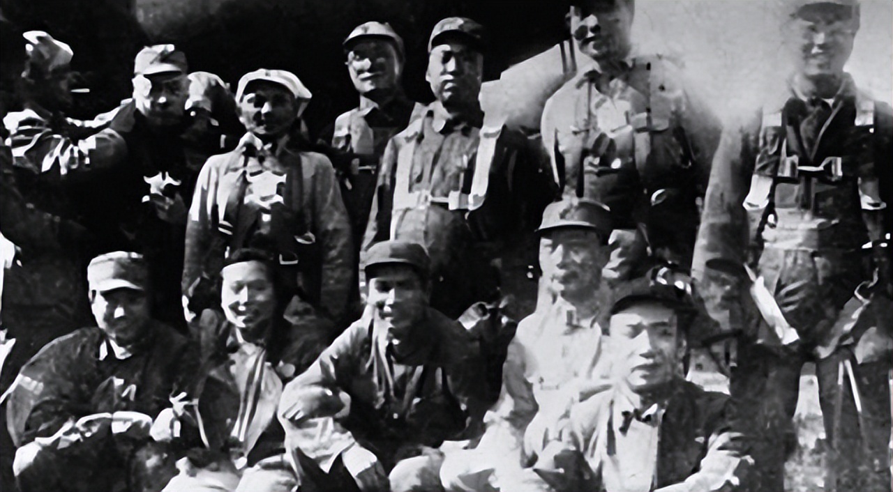 1945年重庆谈判，毛主席全身而退，阴谋落空的蒋介石后招是什么