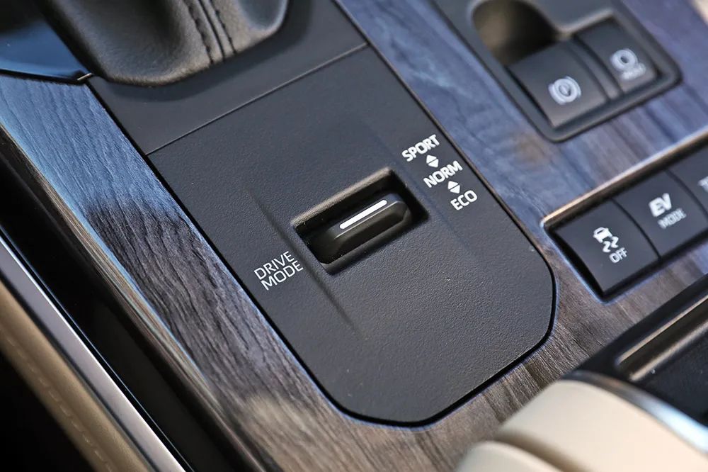 小汉兰达四驱混动版,广汽丰田汉兰达双擎豪华版