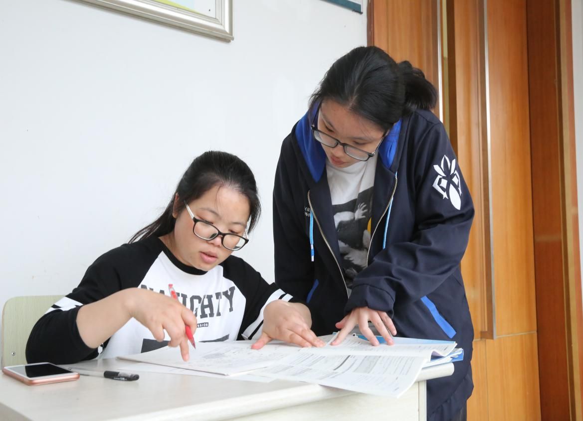 太强了!600分以上占三分之一!这所中学堪称“重本直升机”