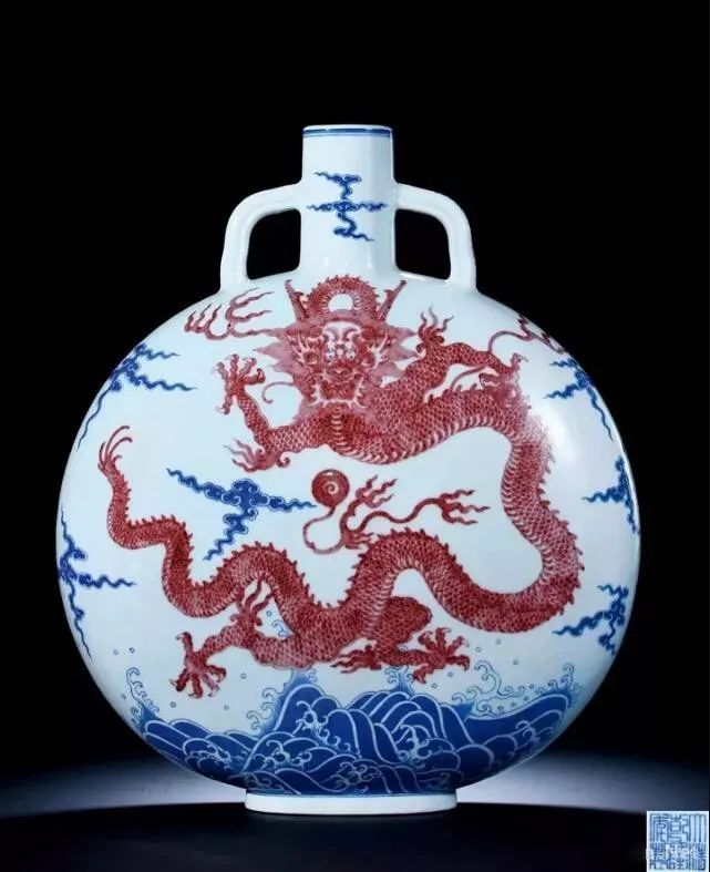 大清嘉庆香草龙纹官窑盘,清三代瓷器龙纹特征