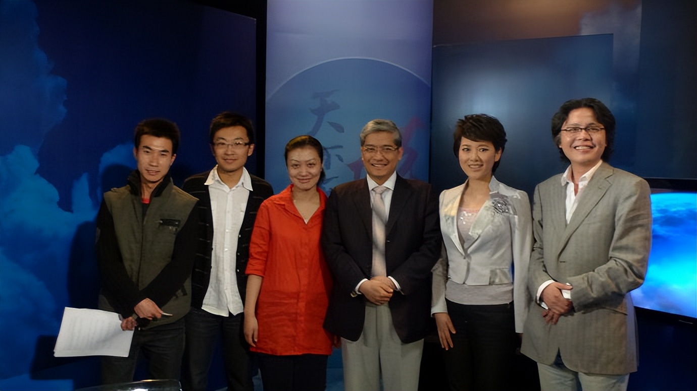 2011年，55岁的*咸平郎**爱上31岁空姐，2年后分手想让空姐赔他900万