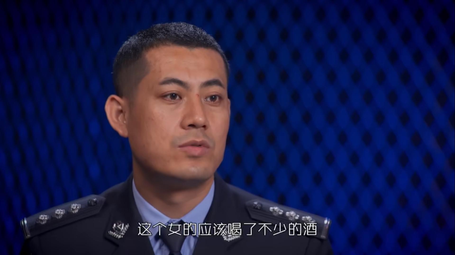 2020年女子报警被猥亵殴打，警方发现另有隐情，女子：他没给小费