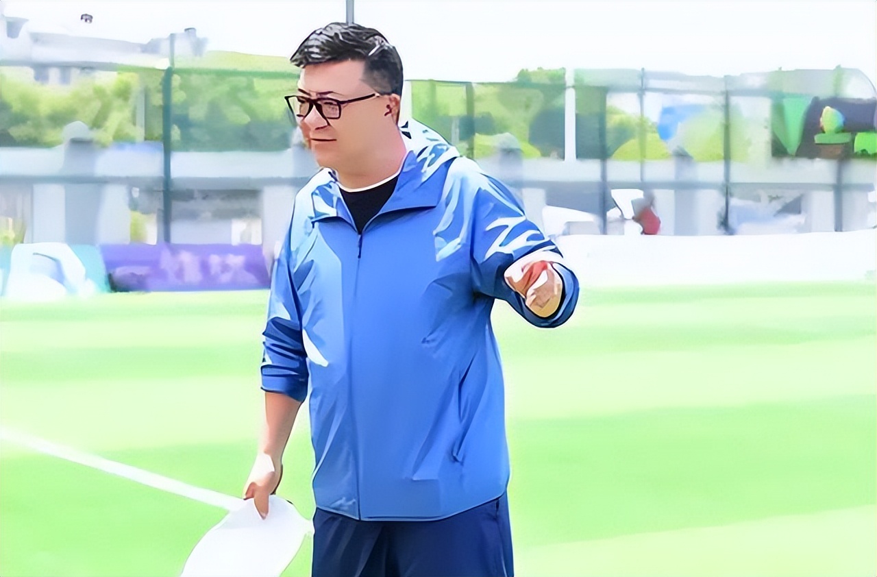 董路彻底疯了！与CBA第一记者隔空对骂，直言：我送给你点流量