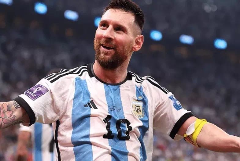 从侏儒少年到球王,回顾梅西的球王之路