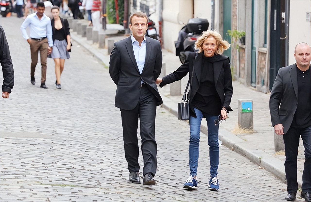 马克龙娶了24岁的老婆,马克龙娶了比自己大24岁的老师