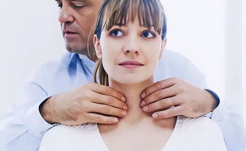 李连杰得甲亢后的照片,李连杰得甲亢前后照片对比