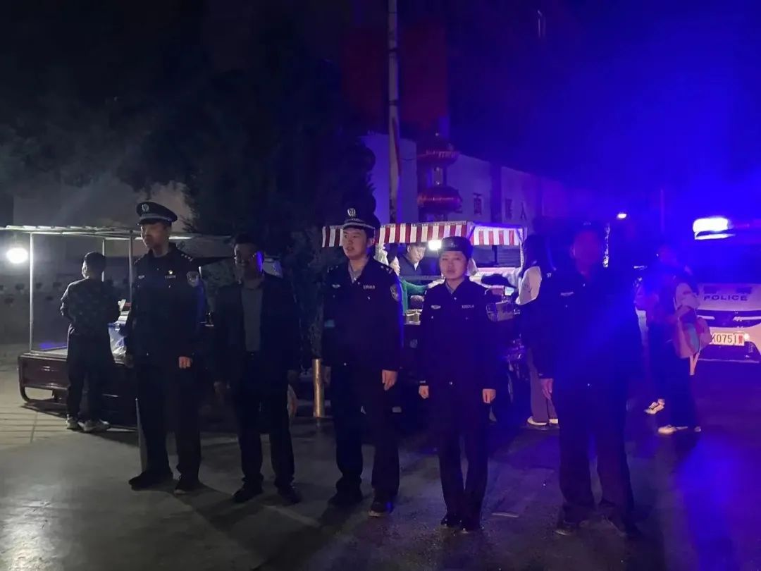 户政窗口周末开辟“学生*证办**”专场【三分钟速览成县公安动态】