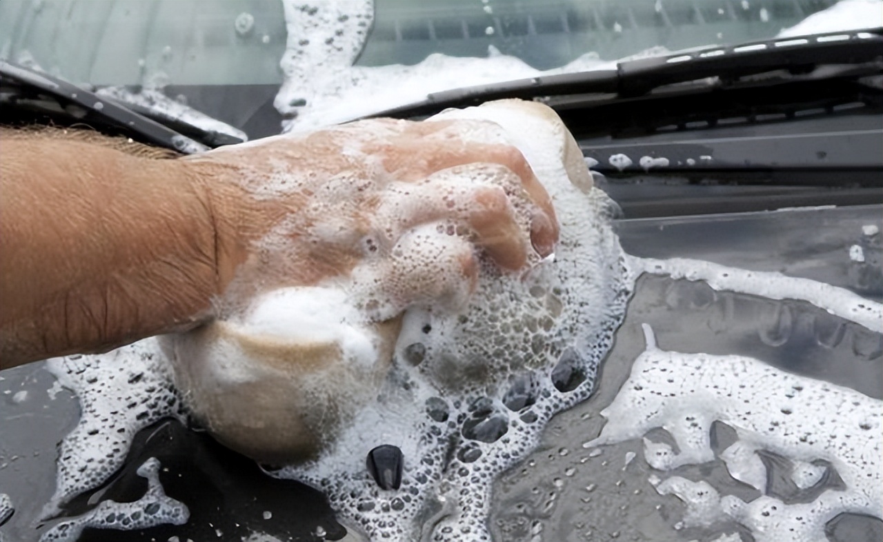 车白色内饰脏了怎么清洗,车内脏了怎么擦干净