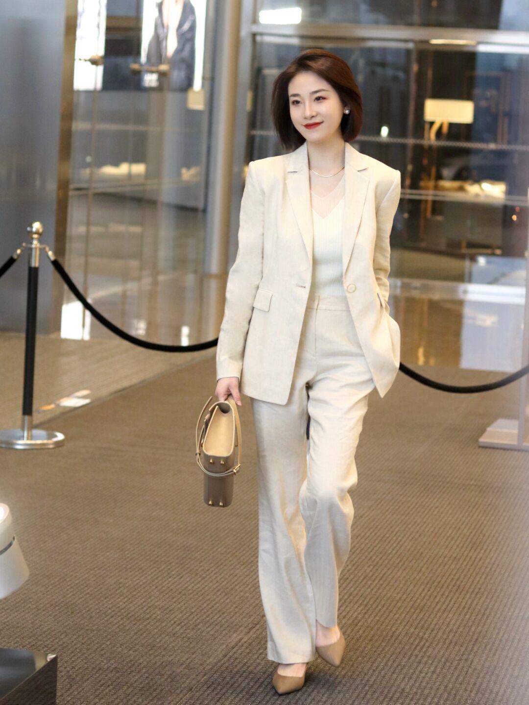 上班时西装怎么搭配穿出高级感,干练利落的西装穿搭