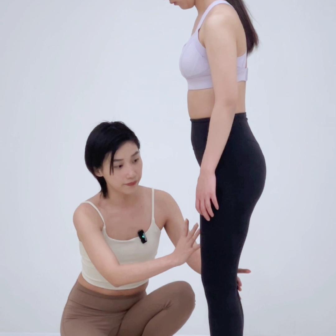 一招教你改善含胸驼背,改善含胸驼背的最有效方法9分钟