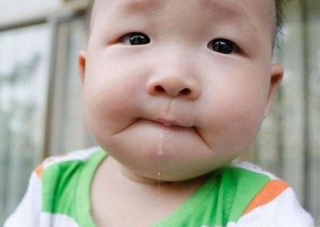 宝宝睡觉不踏实老要喝奶频繁夜醒,宝宝睡觉不踏实易醒依赖母乳