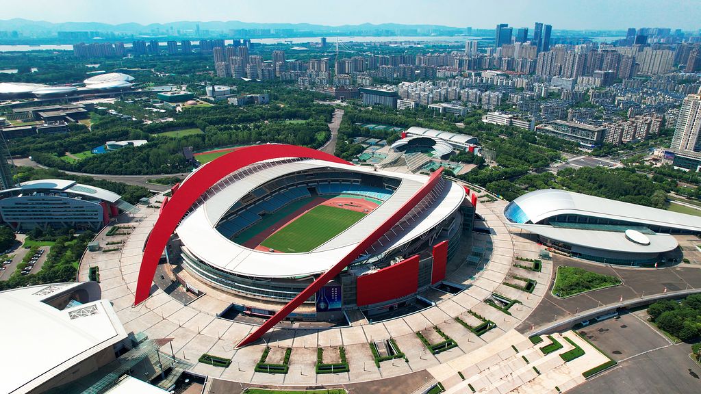 最大的体育场能容纳多少人,中国最大的10个体育场