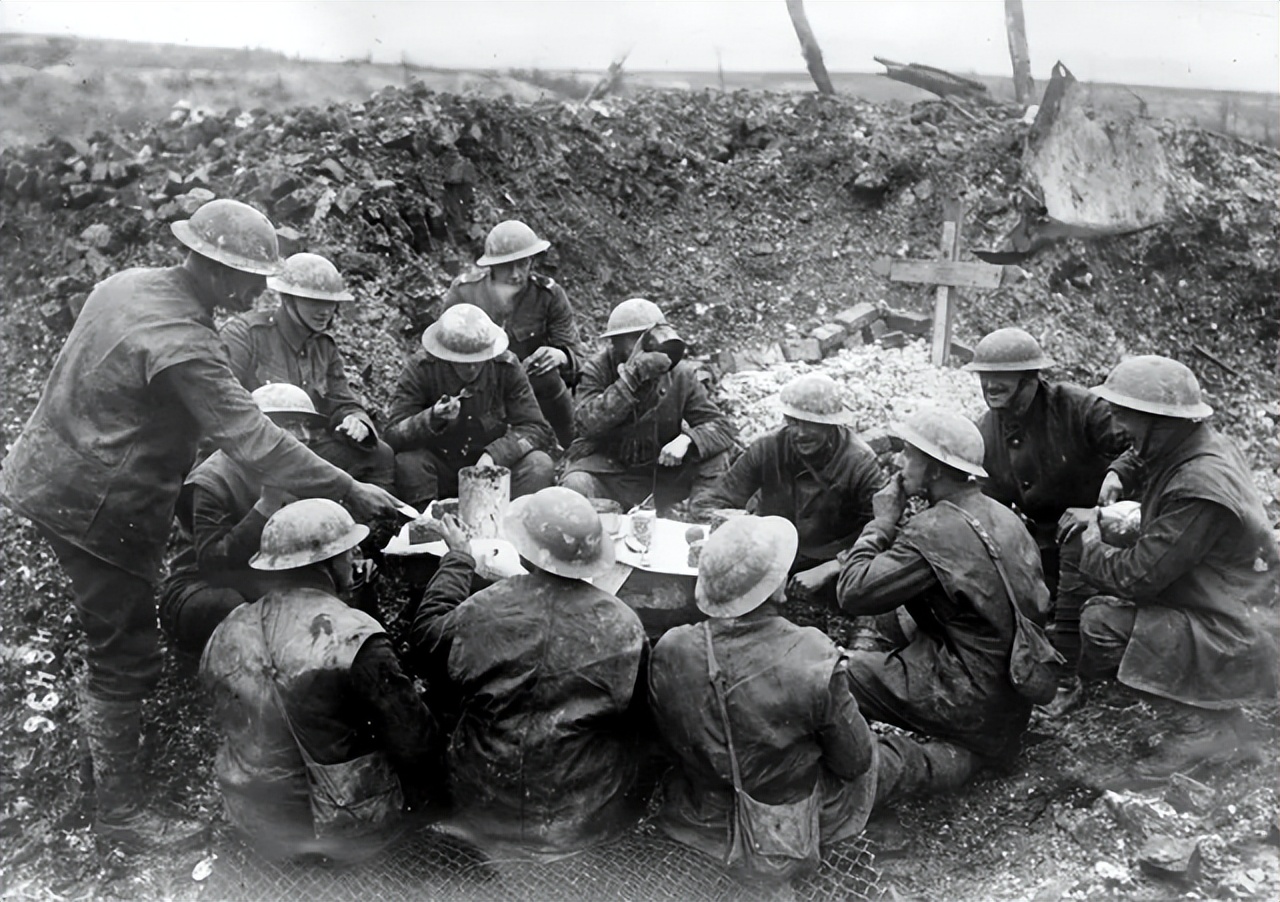 男子清明祭祖发现车辆显示有人,男子清明祭祖发现祖坟墓园被毁