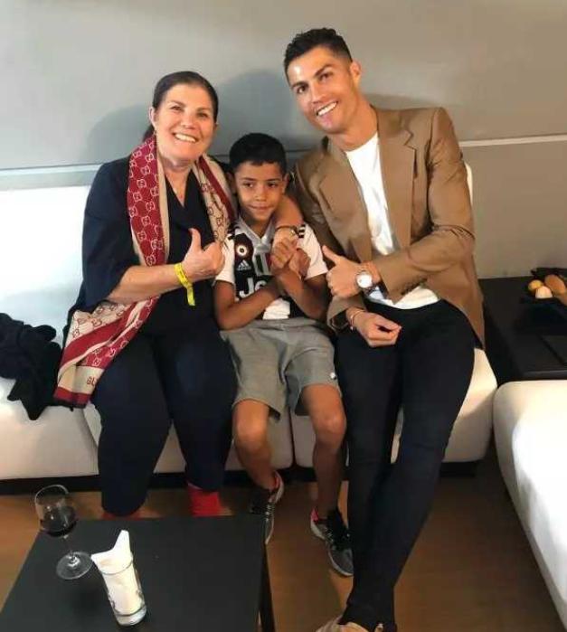 c罗和女友乔治娜最新消息,c罗现女友乔治娜个人高清照片