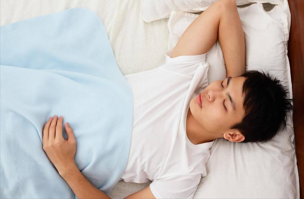 成年人偶尔遗尿遗精是什么原因,成年人男性容易遗精是怎么回事