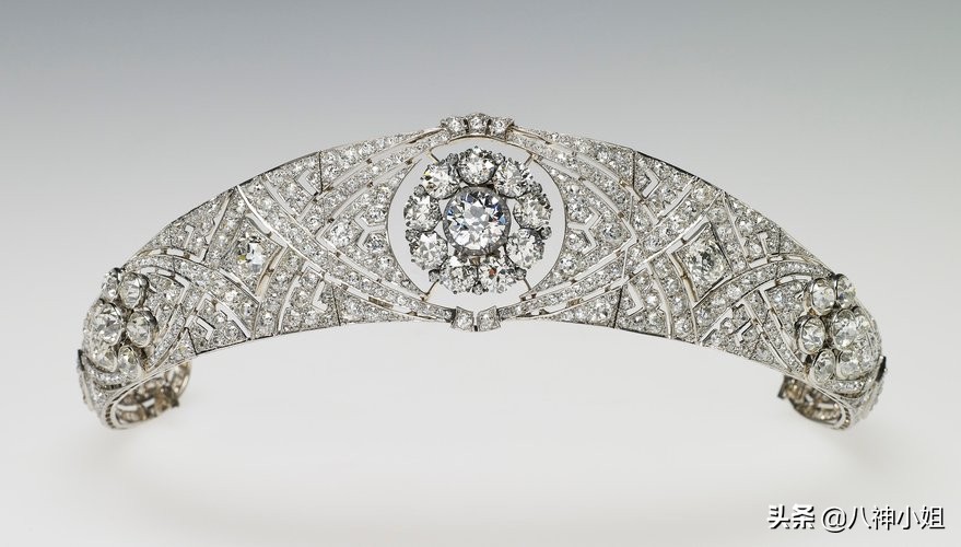 英国王室凯特戴过的帽子,英国王室新娘礼服