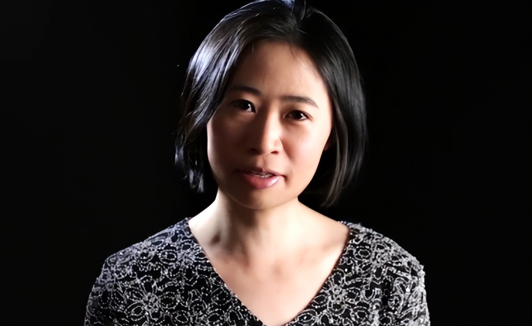 12年前哈佛毕业生为买房,厕纸反复用,棉袜穿成*袜丝**,买了几套房？