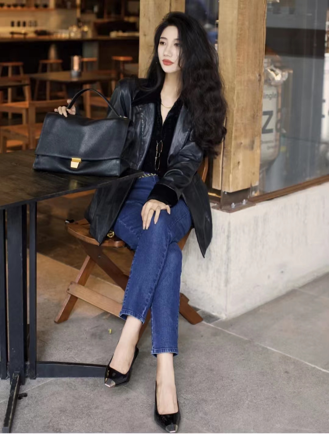 黑色机车皮衣搭配女秋冬,男士皮衣怎么搭配才显高级